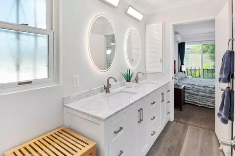 Bath - 3113 Orleans E, San Diego, CA 92110 photo 3 of 4