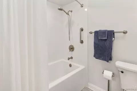 Bath - 3113 Orleans E, San Diego, CA 92110 photo 4 of 4