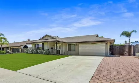 1561 Oak Hill Dr, Escondido, CA 92027