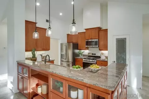 Kitchen - 14590 Kent Hill Way, Poway, CA 92064 photo 2 of 5