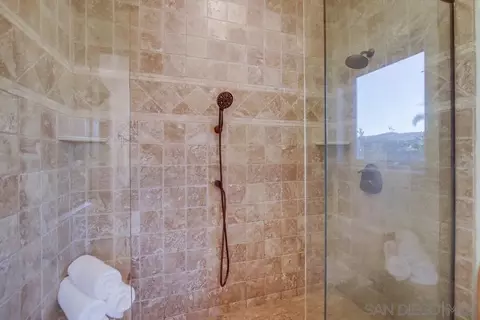 Bath - 14590 Kent Hill Way, Poway, CA 92064 photo 4 of 4
