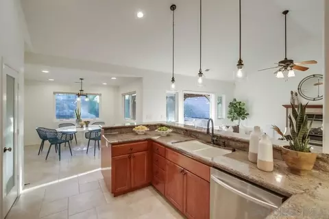 Kitchen - 14590 Kent Hill Way, Poway, CA 92064 photo 4 of 5