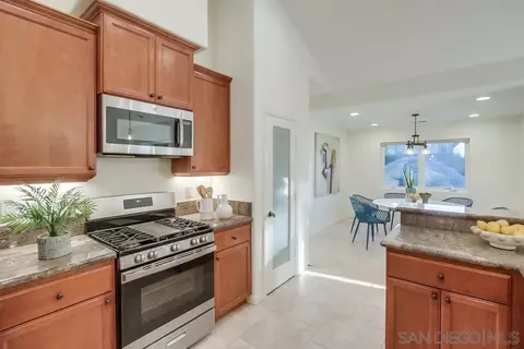 Kitchen - 14590 Kent Hill Way, Poway, CA 92064 photo 3 of 5