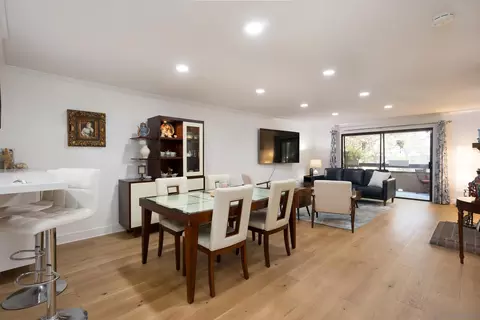 8880 Villa La Jolla Dr #208, La Jolla, CA 92037