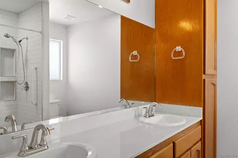 Bath - 1558 Angel Pl, Ramona, CA 92065 photo 1 of 3