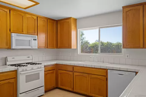 Kitchen - 1558 Angel Pl, Ramona, CA 92065 photo 1 of 2