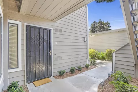 1059 Shadowridge Dr #9, Vista, CA 92081 photo 2