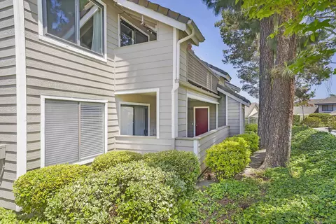 1059 Shadowridge Dr #9, Vista, CA 92081