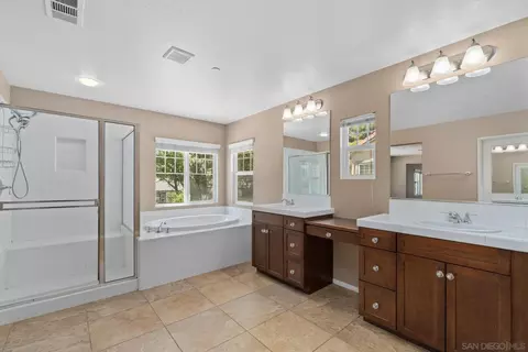 Bath - 2959 Burnet Dr, Escondido, CA 92027 photo 4 of 5