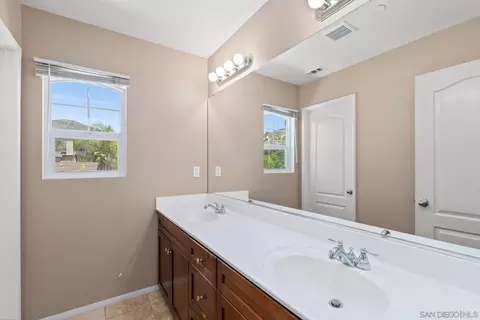 Bath - 2959 Burnet Dr, Escondido, CA 92027 photo 3 of 5