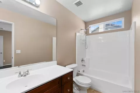 Bath - 2959 Burnet Dr, Escondido, CA 92027 photo 1 of 5