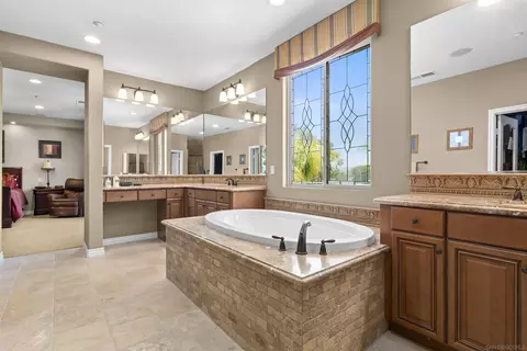 Bath - 7787 Britt Pl, Santee, CA 92071 photo 3 of 6