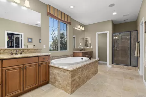 Bath - 7787 Britt Pl, Santee, CA 92071 photo 4 of 6