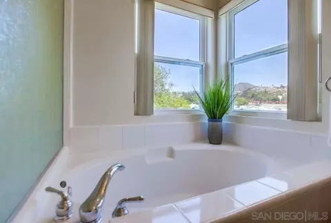 Bath - 1752 Russet Leaf Ct, El Cajon, CA 92019 photo 4 of 7