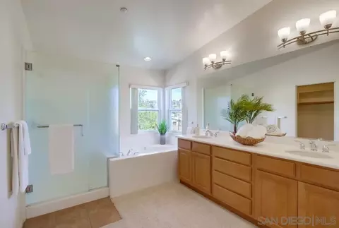 Bath - 1752 Russet Leaf Ct, El Cajon, CA 92019 photo 2 of 7