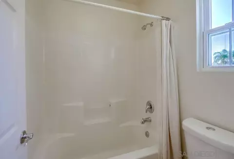 Bath - 1752 Russet Leaf Ct, El Cajon, CA 92019 photo 7 of 7