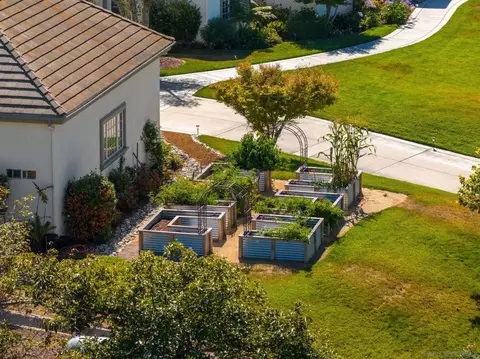 Exterior - 546 Morro Hills Rd, Fallbrook, CA 92028 photo 7 of 10
