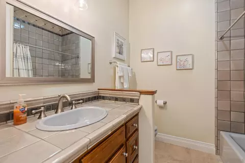 Bath - 546 Morro Hills Rd, Fallbrook, CA 92028 photo 4 of 9