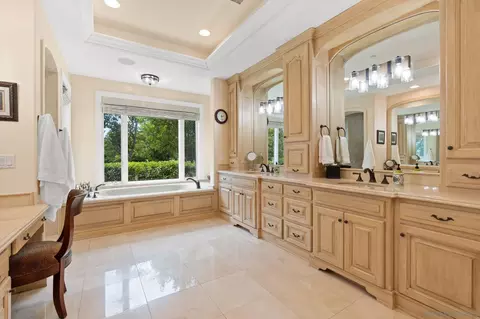 Bath - 546 Morro Hills Rd, Fallbrook, CA 92028 photo 8 of 9