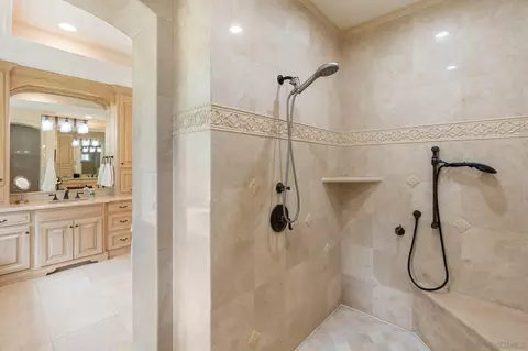 Bath - 546 Morro Hills Rd, Fallbrook, CA 92028 photo 6 of 9