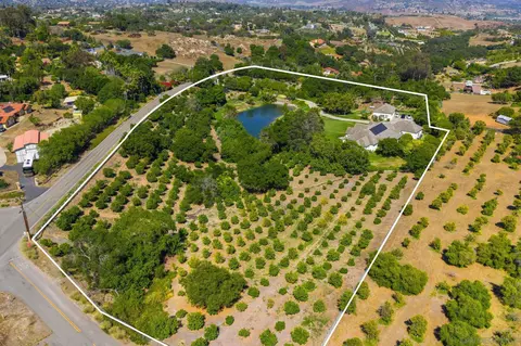 View/Area - 546 Morro Hills Rd, Fallbrook, CA 92028 photo 2 of 12