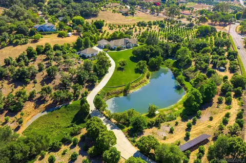 View/Area - 546 Morro Hills Rd, Fallbrook, CA 92028 photo 9 of 12