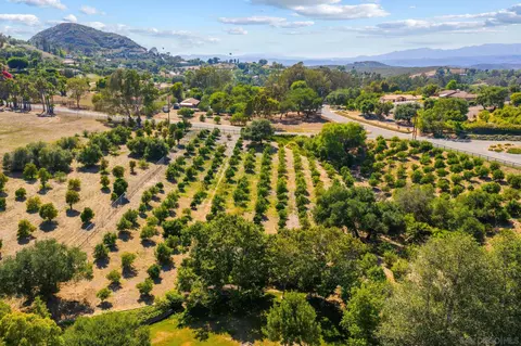 View/Area - 546 Morro Hills Rd, Fallbrook, CA 92028 photo 8 of 12