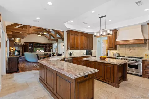 Kitchen - 546 Morro Hills Rd, Fallbrook, CA 92028 photo 3 of 4