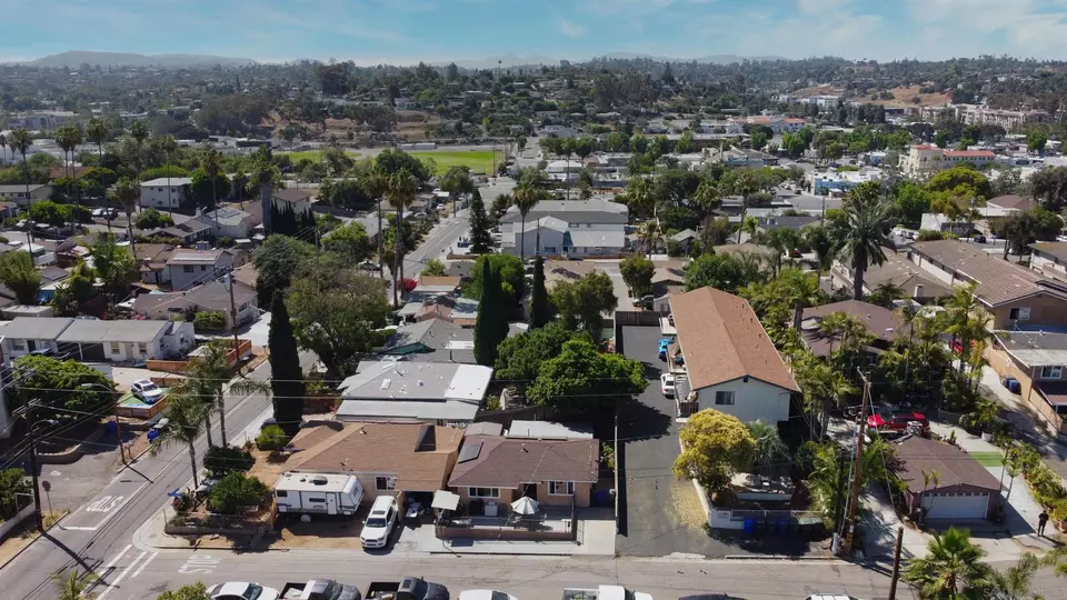 View/Area - 327-31 E Orange St, Vista, CA 92084 photo 10 of 11