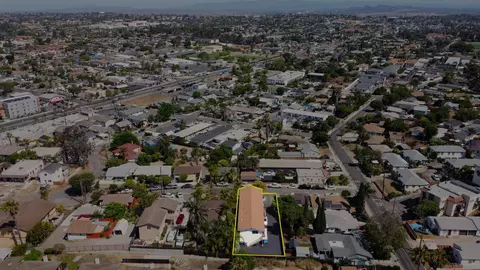 View/Area - 327-31 E Orange St, Vista, CA 92084 photo 6 of 11