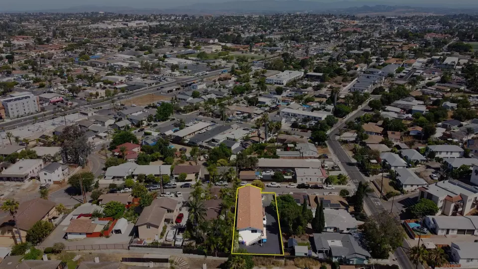 View/Area - 327-31 E Orange St, Vista, CA 92084 photo 6 of 11