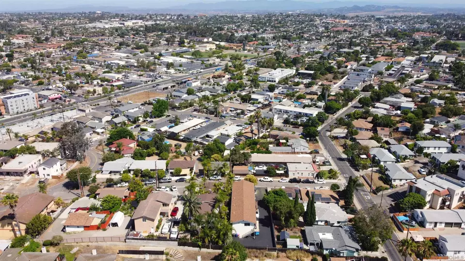 View/Area - 327-31 E Orange St, Vista, CA 92084 photo 5 of 11