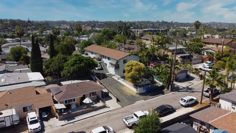 View/Area - 327-31 E Orange St, Vista, CA 92084 photo 2 of 11