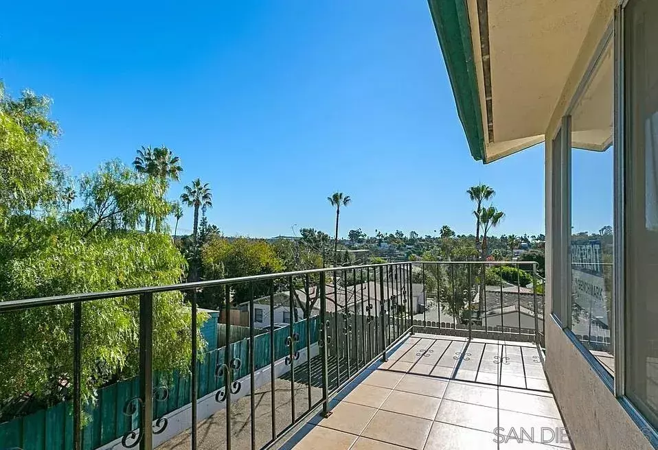 Exterior - 327-31 E Orange St, Vista, CA 92084 photo 3 of 3