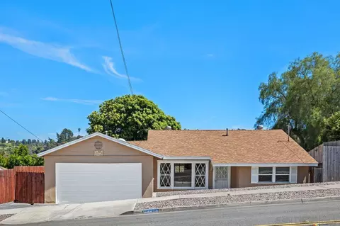 Exterior - 2709 Lancelot Dr, Oceanside, CA 92054 photo 9 of 9