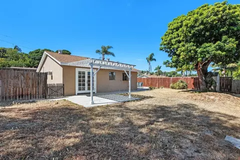 Exterior - 2709 Lancelot Dr, Oceanside, CA 92054 photo 4 of 9