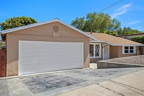 Exterior - 2709 Lancelot Dr, Oceanside, CA 92054 photo 7 of 9