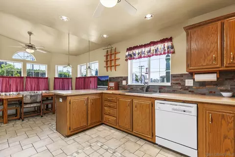 5480 Heidi St, La Mesa, CA 91942 photo 9