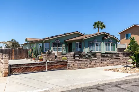 5480 Heidi St, La Mesa, CA 91942 photo 2