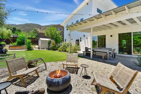 Exterior - 20102 Elm Ln, Escondido, CA 92029 photo 4 of 8