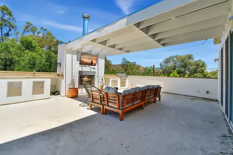 Exterior - 20102 Elm Ln, Escondido, CA 92029 photo 6 of 8