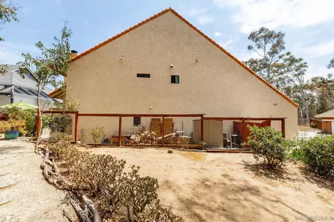 Exterior - 2708 Grove Ave, Carlsbad, CA 92008 photo 13 of 24