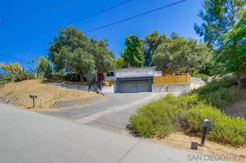 12817 Castle Ct, Lakeside, CA 92040