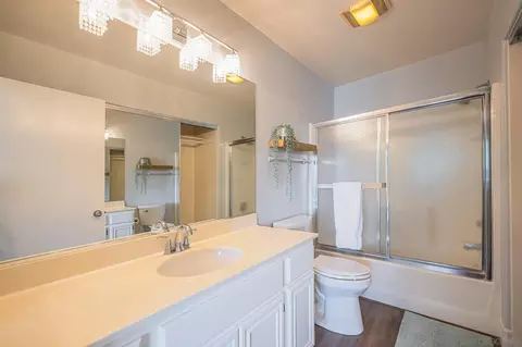 Bath - 4640 Los Alamos Way #A, Oceanside, CA 92057 photo 2 of 4