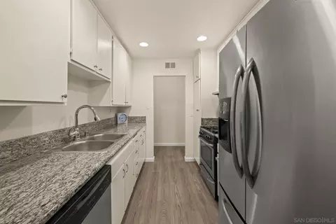 Kitchen - 2155 E Washington Ave, Escondido, CA 92027 photo 5 of 7