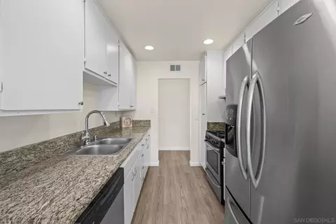 Kitchen - 2155 E Washington Ave, Escondido, CA 92027 photo 4 of 7