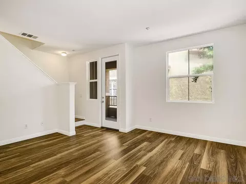 Living - 10214 Daybreak Ln #5, Santee, CA 92071 photo 3 of 5