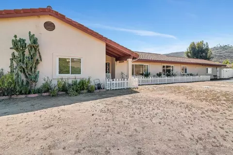 25980 Forest Dr, Escondido, CA 92026 photo 5