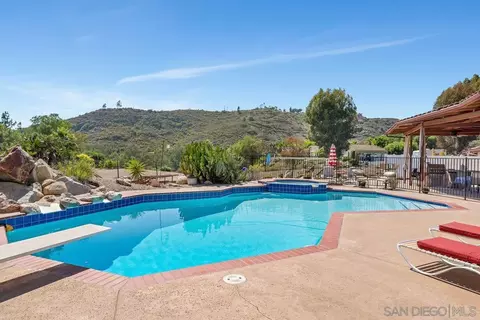 25980 Forest Dr, Escondido, CA 92026 photo 4