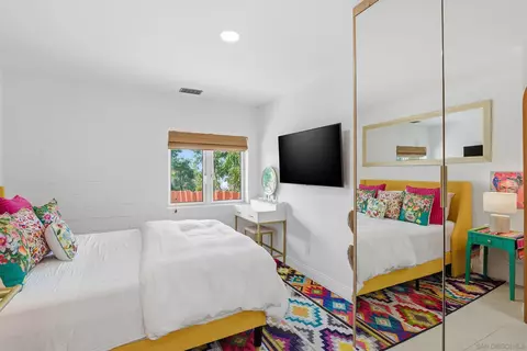Bedroom - 1047 Highland Dr, Del Mar, CA 92014 photo 6 of 15